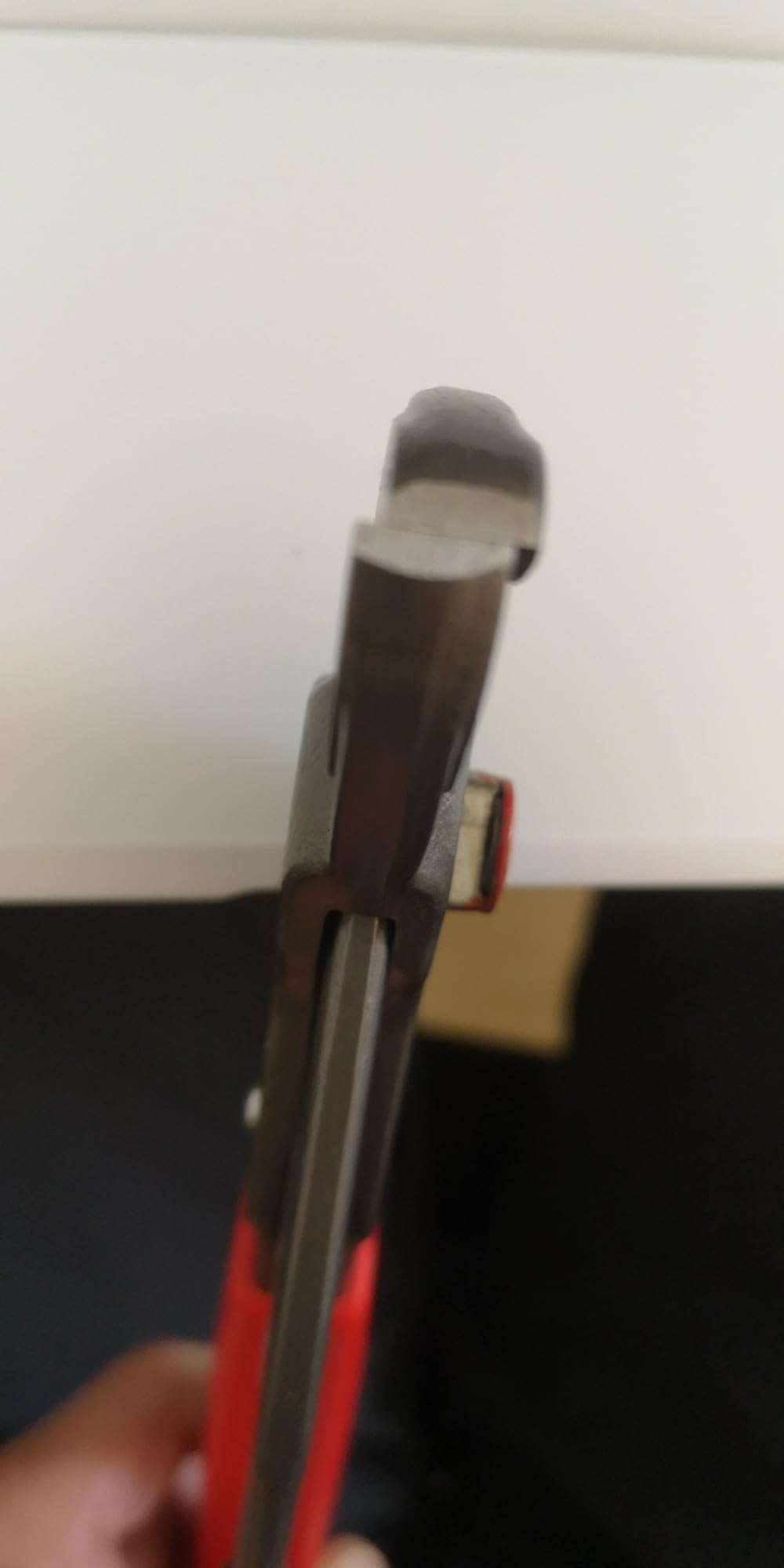 Packt zu wie ein Schraubstock