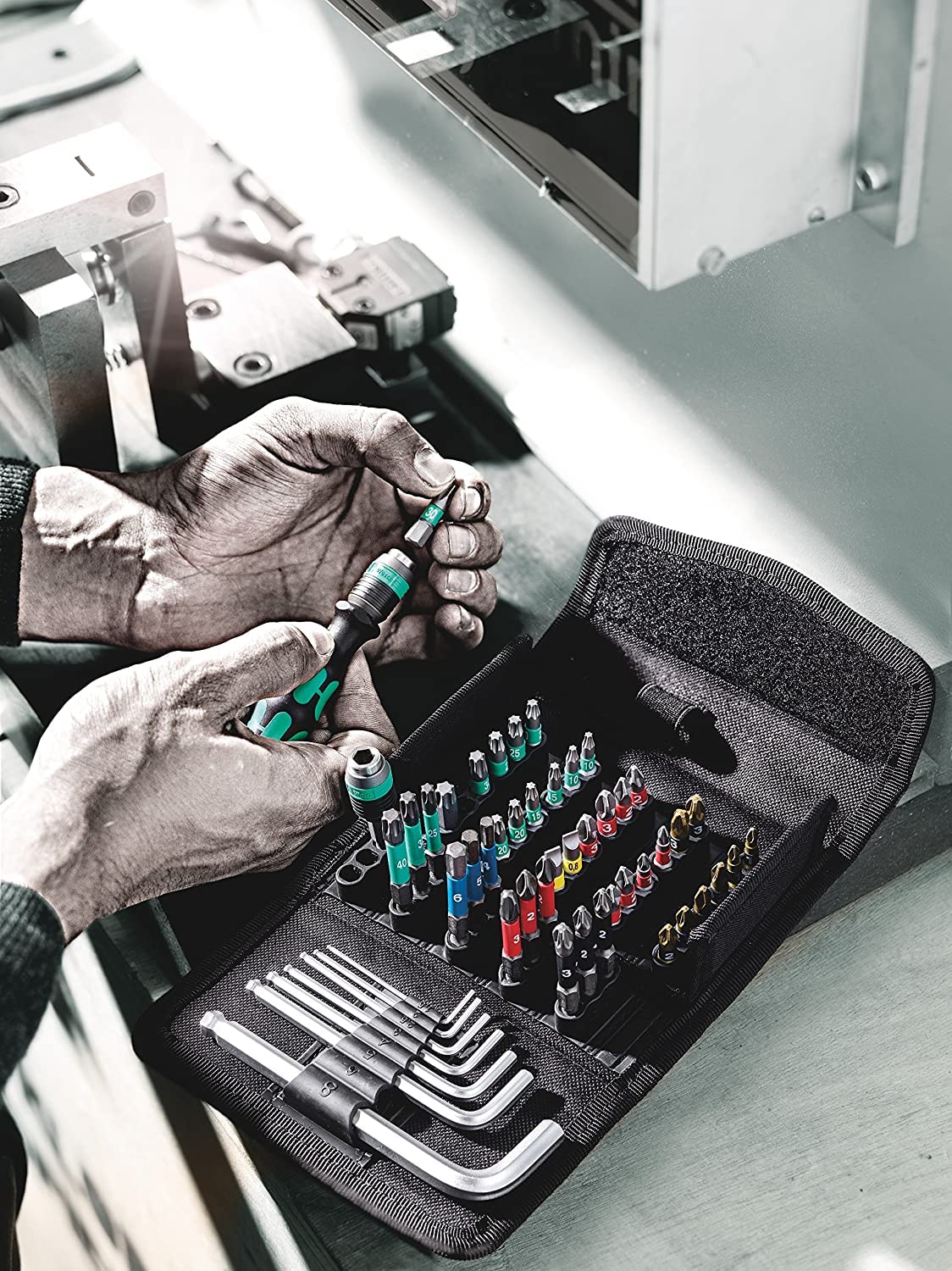 wera-kraftform-kompakt-100-05057460001-bit-und-werkzeug-set-52-teilig image 4