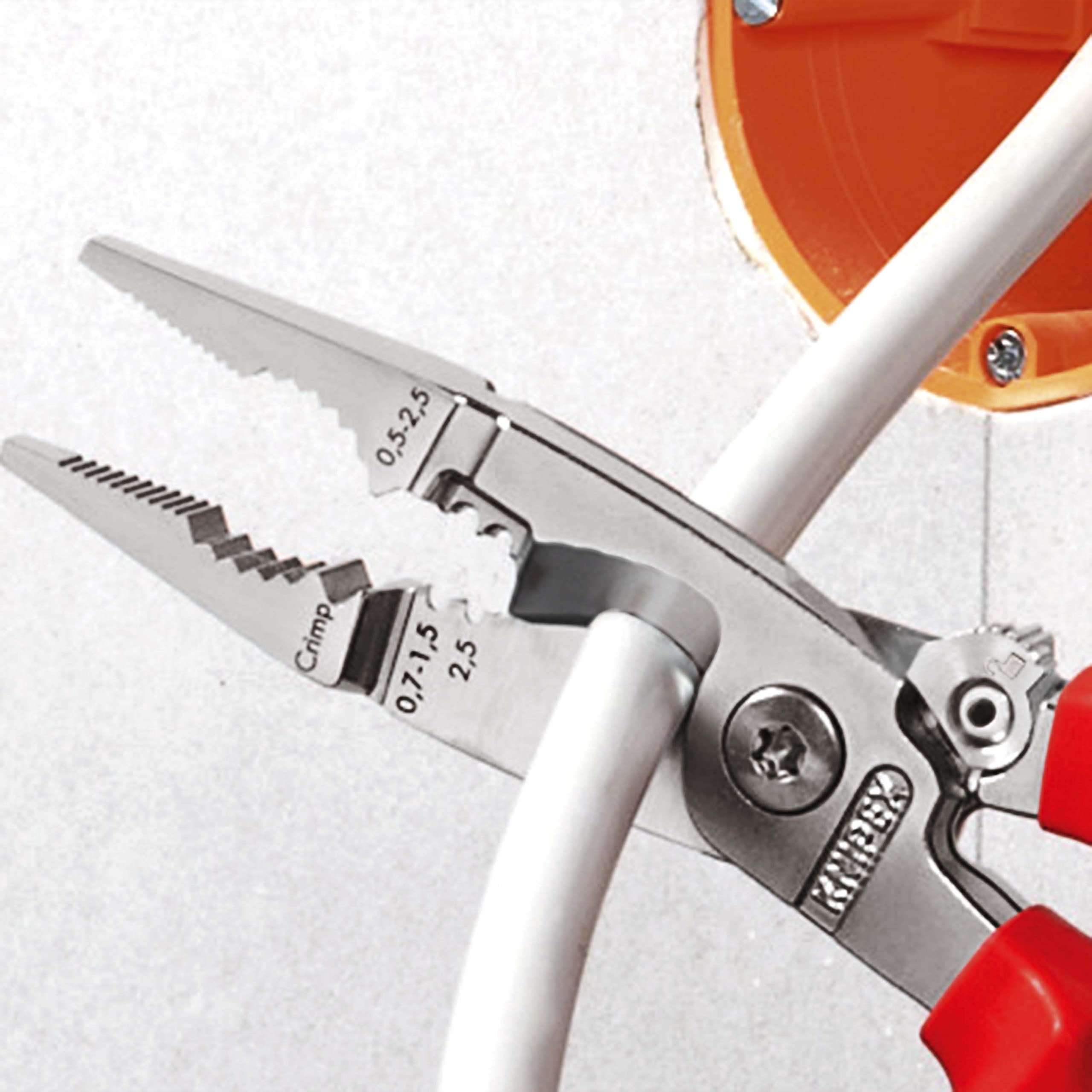 knipex-elektro-installationszange-13-82-200-t-bk-200-mm-mit-absturzsicherung image 6