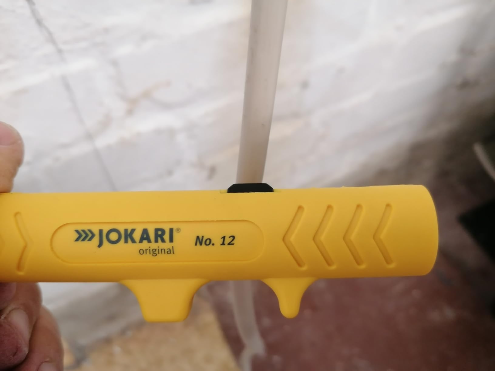 Klein, scharf, genial