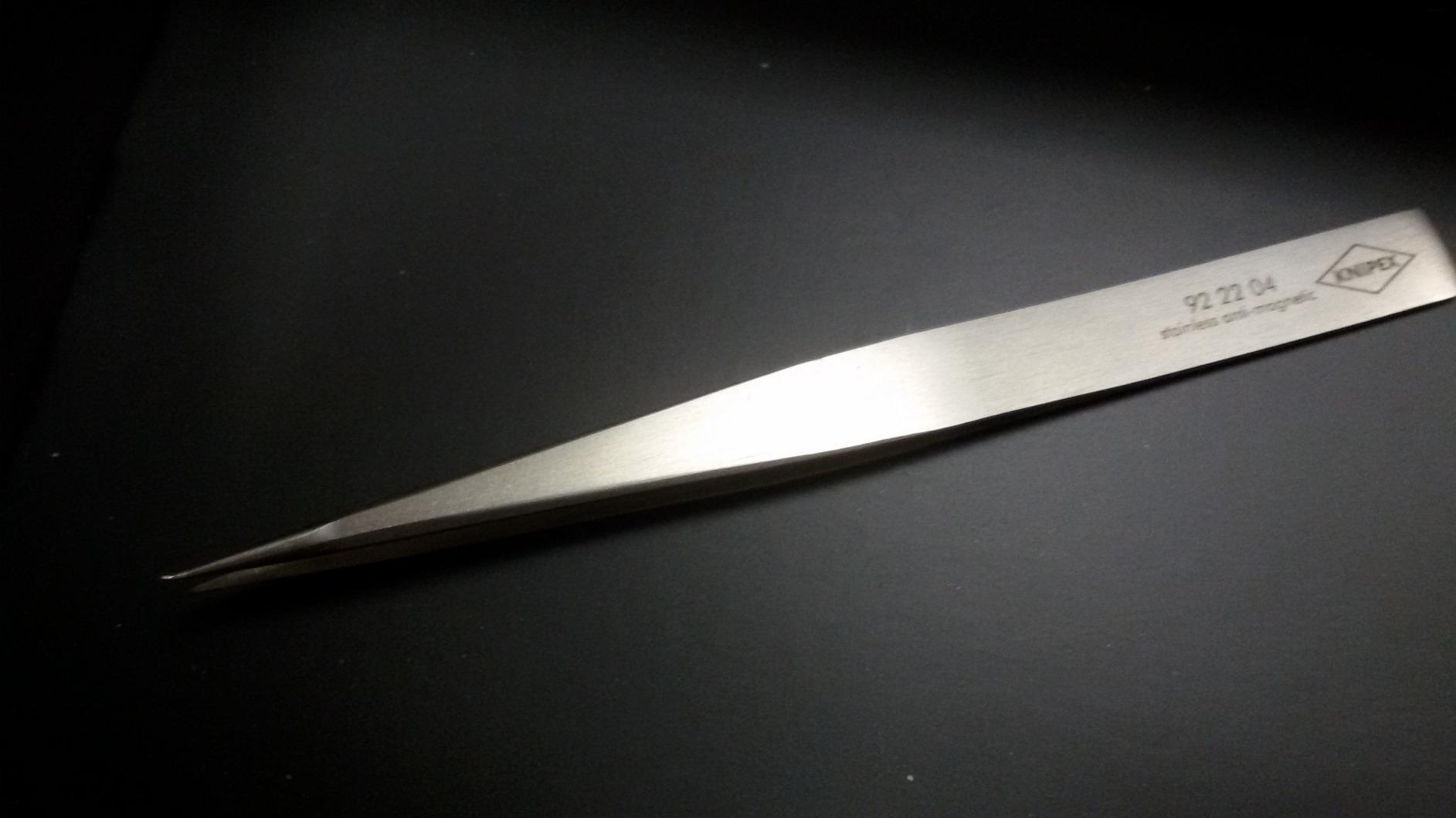 Feine Pinzette für Labor und Hobby