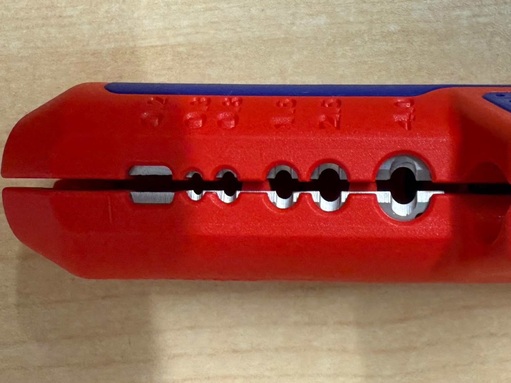 Gut für Koax und Datenkabel