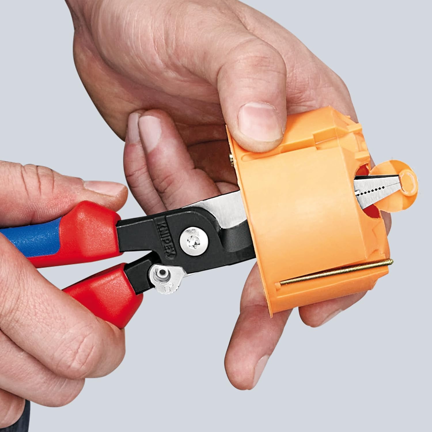 knipex-elektro-installationszange-13-81-200-sb-200-mm image 4