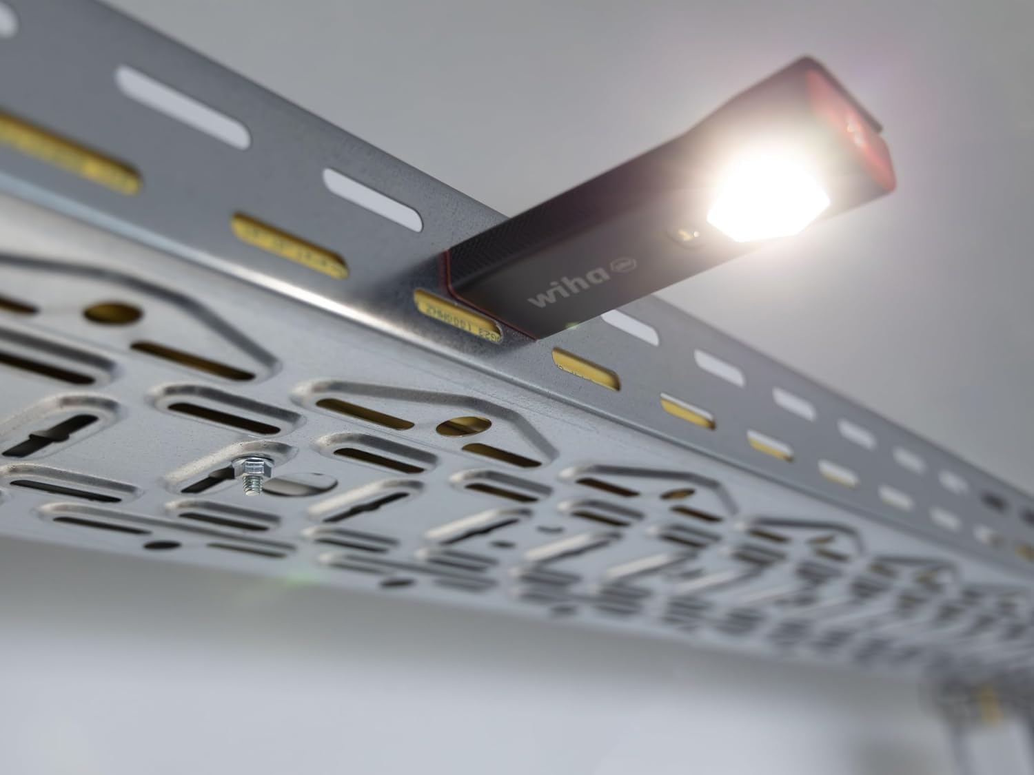 wiha-45699-handleuchte-1-200-lm-akku-led-handlampe image 7