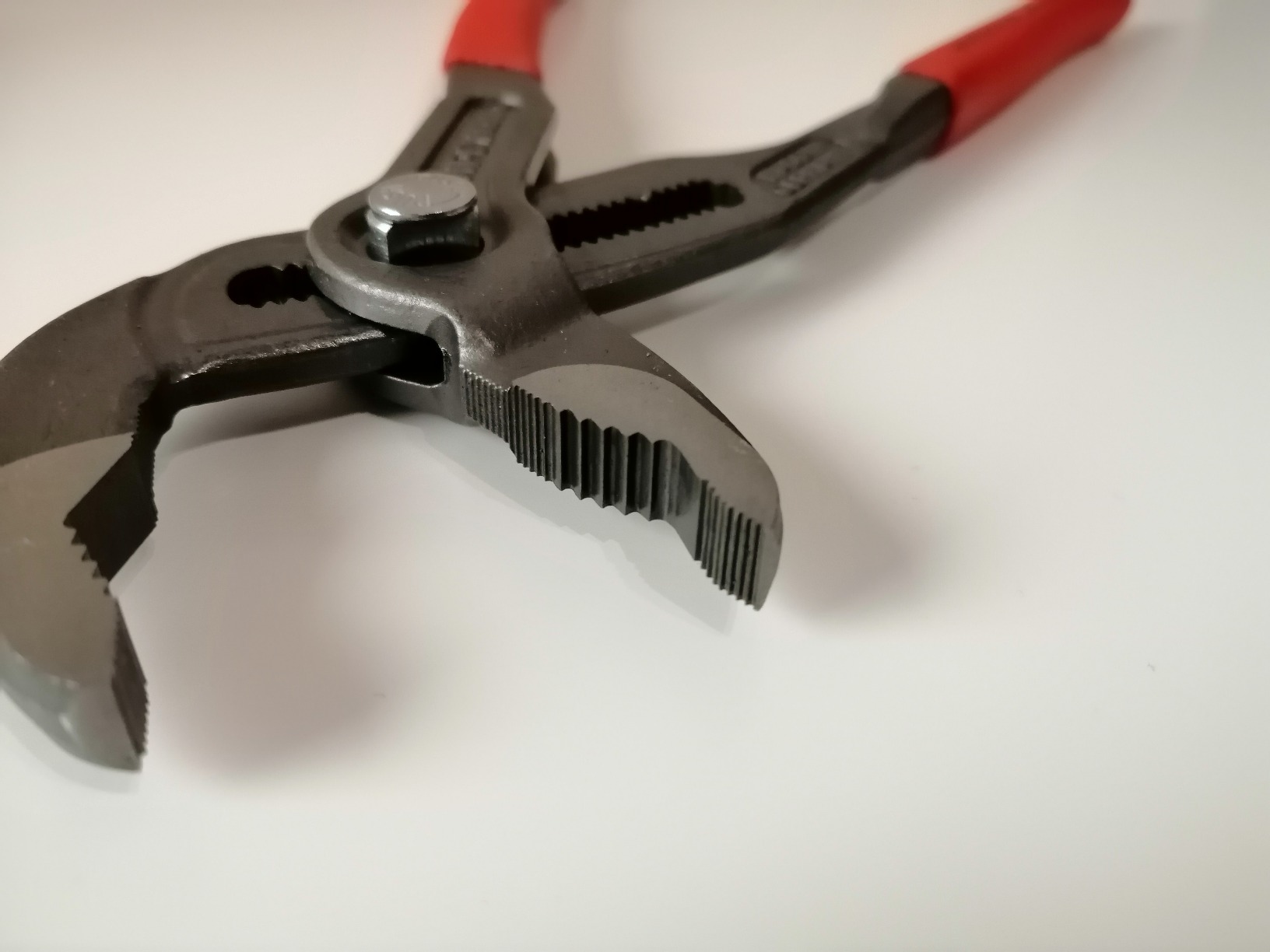 Knipex bleibt Knipex
